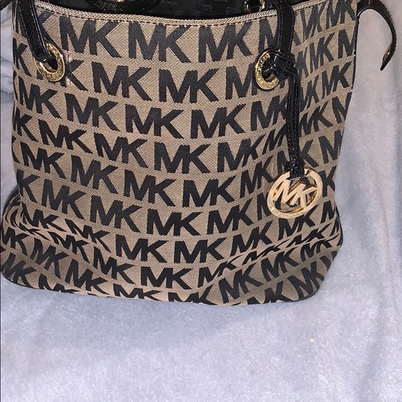 Michael Kors Handbags - Michael Kors Purse